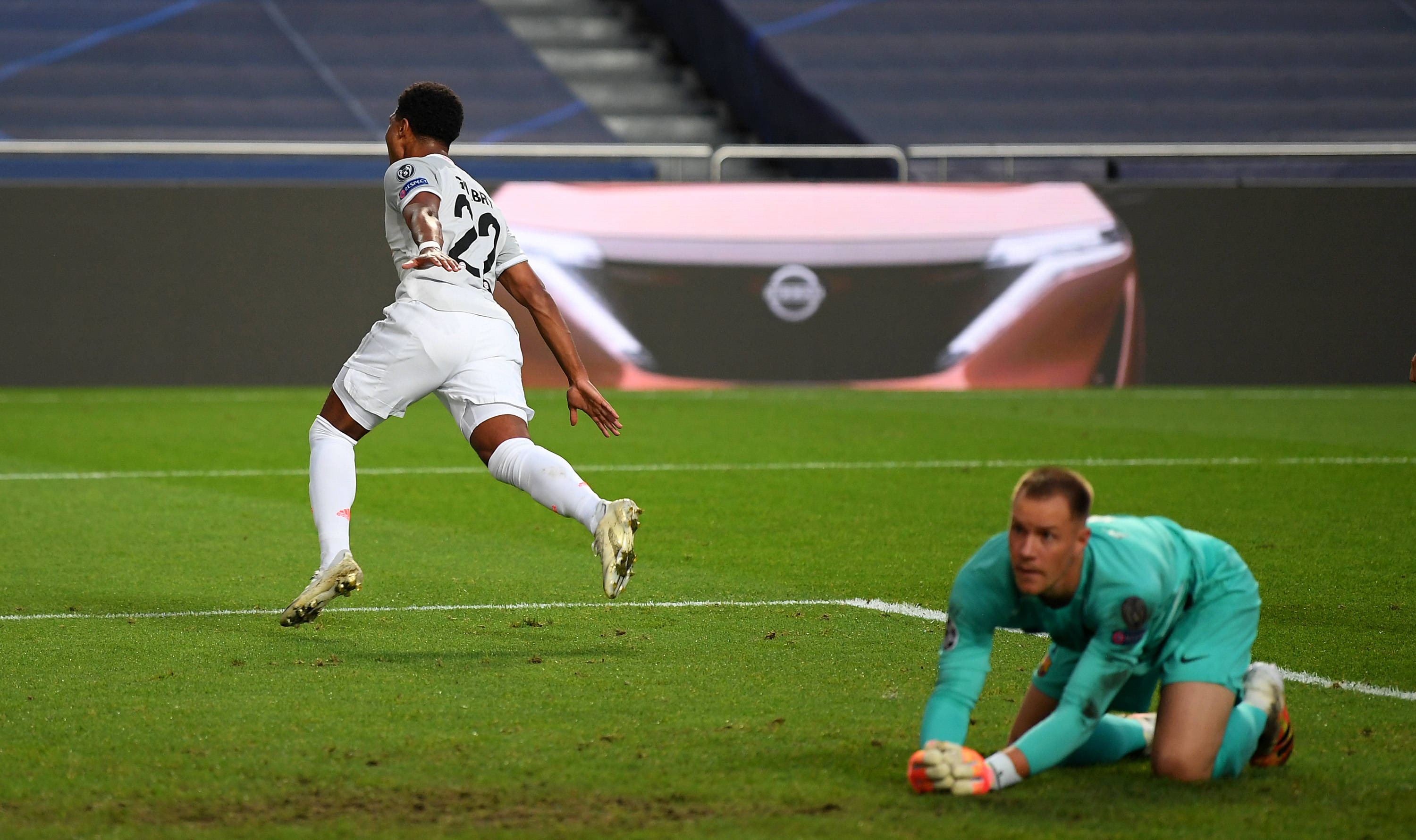 手回传或停 手回传或停